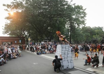 Hari Ketiga Lebaran, TMII Makin Ramai! Atraksi Lompat Batu dan Air Mancur Menari Siap Hibur Pengunjung