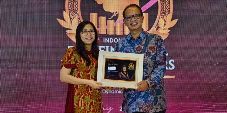 Direktur FIFGROUP Raih Penghargaan Top Financial Woman Leaders 2025