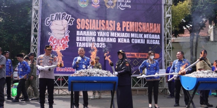 Lebih dari 6 Juta Batang Rokok Ilegal Senilai 8,28 Miliar Hasil Penindakan Bea Cukai Kudus Dimusnahkan