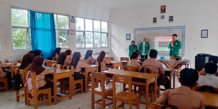 KKN Universitas Ibnu Chaldun Gelar Workshop Kreatif dan Literasi Digital di Cibuaya