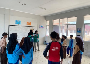 Mahasiswa KKN Ibnu Chaldun Jakarta Berikan Pelatihan Literasi Hoax di SDN 1 Sedari