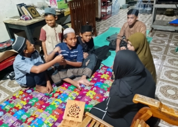 Mengajar Ngaji Anak-Anak di Desa Sedari