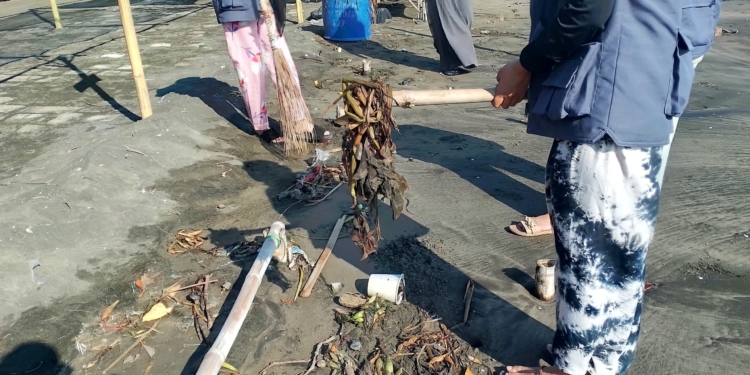 Kegiatan Sabtu Bersih di Pantai Desa Sedari Karawang: Kesadaran Lingkungan