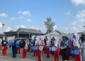 Marching Band SMPN 2 Pakis Jaya Siap Tampil Upacara HUT RI ke-80 Di Desa Sedari