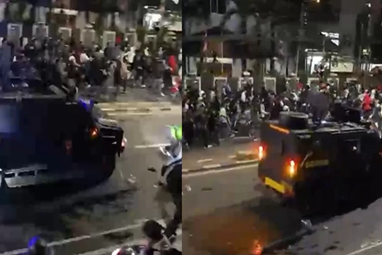 Mobil taktis Barracuda Brimob melaju cepat saat pembubaran demo di depan Gedung DPR, Jakarta Pusat, Kamis malam 28 Agustus. (Tangkapan layar video)