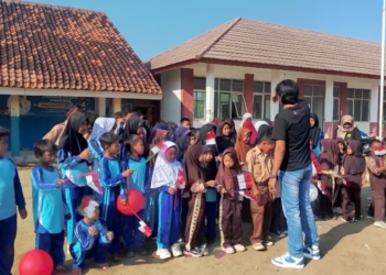 Mahasiswa KKN UIC Jakarta Latih Siswa SMP Sedari Teknik Pengambilan Gambar dan Editing