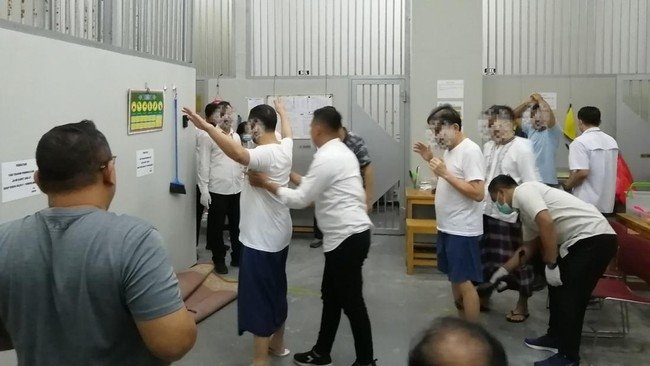 Petugas KPK melakukan inspeksi mendadak di salah satu rumah tahanan (rutan) yang menampung tersangka kasus korupsi. (Dok: KPK)