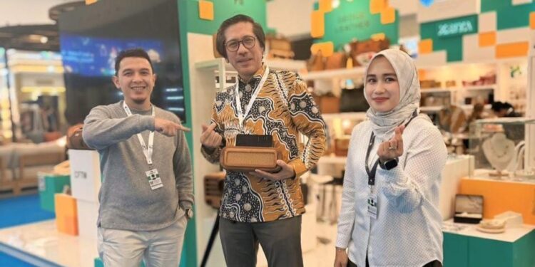 Ciptakan Nilai Tambah dari Limbah Kayu, UMKM Kerajinan Lokal Cianjur Ini Raih Peluang di Pasar Internasional Berkat Pemberdayaan BRI