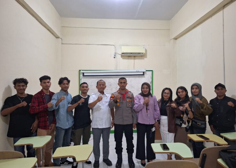 Kapolsek Leksula Sapa Mahasiswa Asal Buru di Universitas Ibnu Chaldun Jakarta