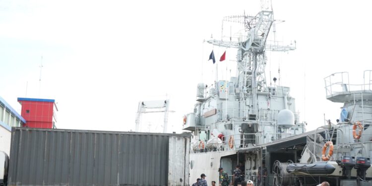 TNI AL Kerahkan Armada dan Bantuan Kemanusiaan Skala Besar ke Aceh, Sumut, dan Sumbar