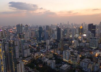 Bisakah Indonesia Nyusul China? Ekonom: Masih Banyak Tantangan