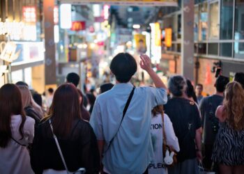 Riset Ungkap Orang Bertubuh Pendek Memiliki Peluang Umur Lebih Panjang Berkat Genetik