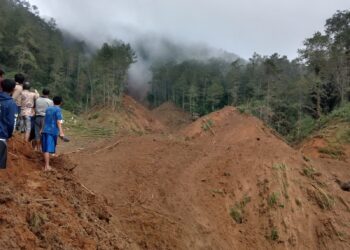 Pemalang Dihantam Longsor Usai Banjir: Evakuasi Korban Tertimbun Berjalan Lambat