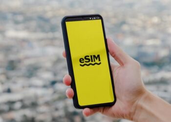 Menkomdigi Jelaskan Keuntungan Warga Beralih dari SIM Fisik ke eSIM