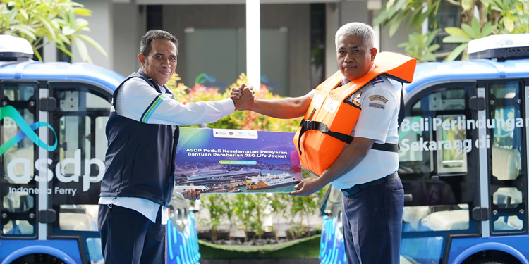 Persiapan Lebaran, ASDP Pasok 750 Life Jacket dan Bus Listrik di Pelabuhan Merak