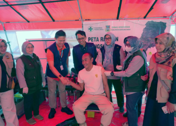 Bio Farma Bantu Korban Longsor Bandung Barat dengan Vaksin Tetanus dan Logistik