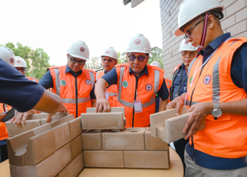SIG Pasok 36.000 Bata Interlock untuk Huntap Korban Banjir di Padang