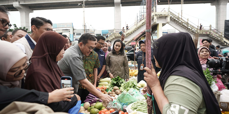 Taruh Harap di Pasar Palembang Jelang Ramadhan, Mendag Busan Pastikan Harga Bapok Stabil