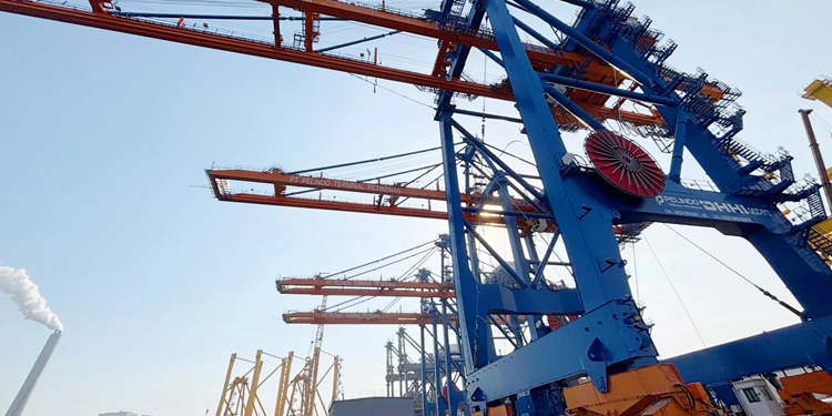 Adu Cepat di Dermaga Logistik, Pelindo Targetkan 13,77 Juta TEUs di 2026