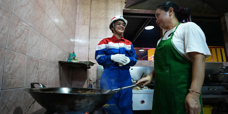 Gas Bumi PGN di Vihara Avalokitesvara: Menjaga Nyala Api Tradisi dan Harmoni di Pecinan Jakarta