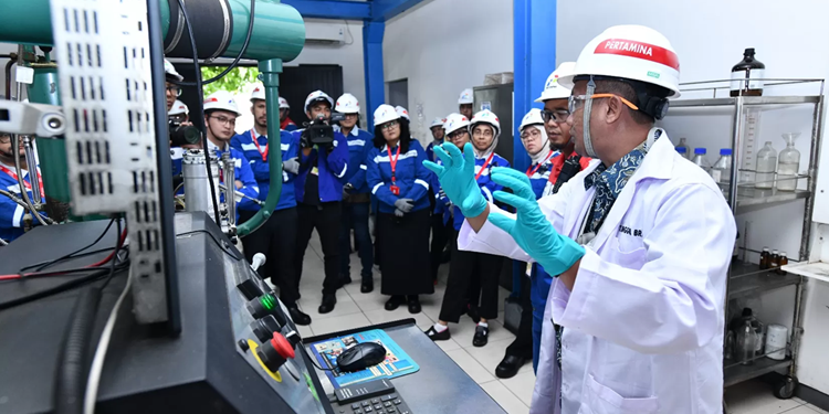 Transparansi Plumpang: Pertamina Pamerkan Teknologi Uji RON BBM kepada Pemimpin Media
