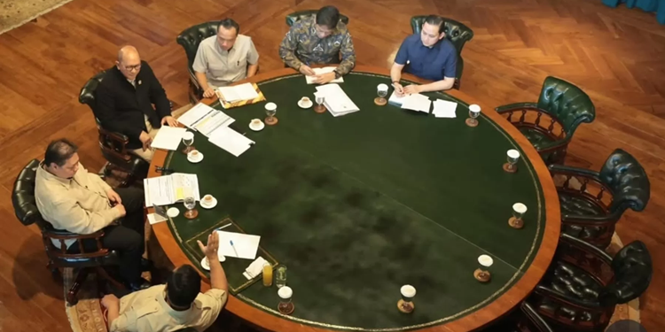 Manuver Hambalang: Prabowo Rapatkan Barisan Menteri Ekonomi Hadapi Kebijakan Trump