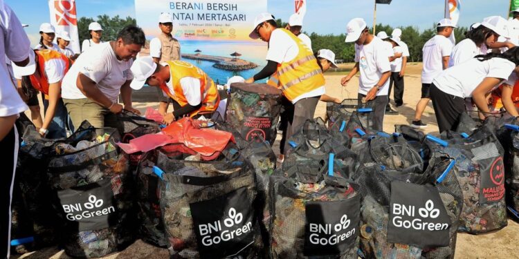 Wajah Baru Mertasari: Upaya BNI Mengikis Jejak Plastik di Pesisir Sanur