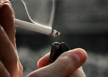 Beda Hukum Perokok Aktif dan Pasif Saat Puasa Menurut MUI, Simak Penjelasannya