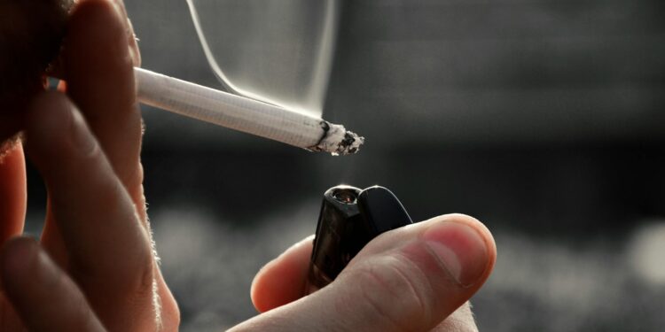 Beda Hukum Perokok Aktif dan Pasif Saat Puasa Menurut MUI, Simak Penjelasannya