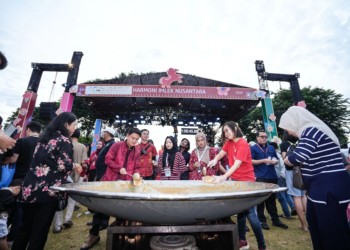 Lontong Cap Go Meh Bobon Santoso Pecahkan Rekor Dunia di Festival Imlek Nasional 2026