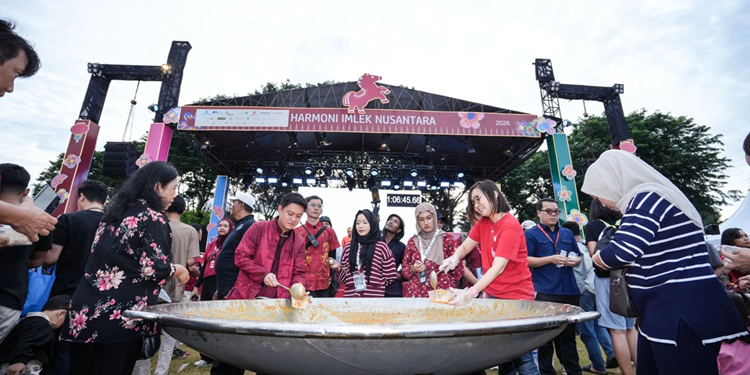 Lontong Cap Go Meh Bobon Santoso Pecahkan Rekor Dunia di Festival Imlek Nasional 2026