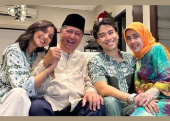 Tanpa Sang “Tukang Ide”, Keluarga Vidi Aldiano Tiadakan Foto Lebaran Bertema Unik