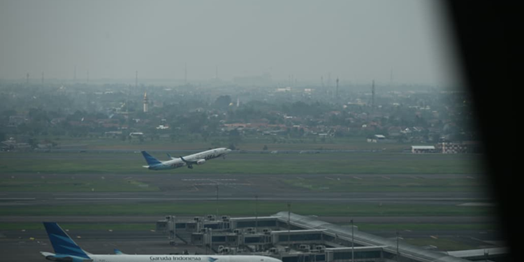 Menhub Dudy Waspadai Dampak Konflik Iran-Israel terhadap Penerbangan Internasional dan Umrah