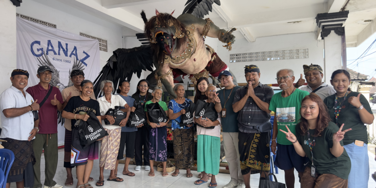 Jelang Nyepi, Jimbaran Hijau Salurkan Paket Sembako untuk Lansia di Empat Banjar