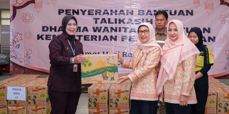 DWP Kemenperin Tebar 1.030 Paket Tali Kasih Ramadhan: Pererat Solidaritas Keluarga Besar