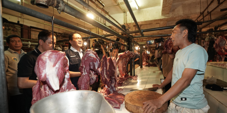 Mendag Budi Santoso dan Menteri LH Sidak Pasar Kramat Jati: Pantau Harga Bapok dan Aksi Bersih Pasar