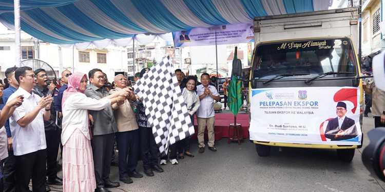 UMKM Naik Kelas: Mendag Budi Santoso Lepas Ekspor 9 Ton Keripik Pisang ke Malaysia
