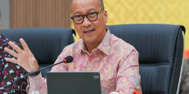 Menperin Jamin Stok Pakaian dan Sepatu Melimpah Jelang Lebaran 2026: Industri TPT Tumbuh Stabil