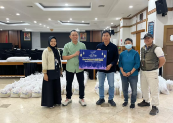 Program Ramadan Berseri PERURI: Ajak Anak Asuh Belanja Baju Lebaran dan Salurkan 400 Sembako