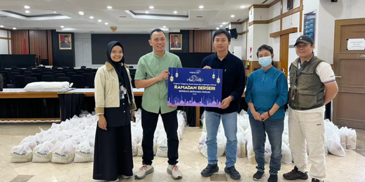 Program Ramadan Berseri PERURI: Ajak Anak Asuh Belanja Baju Lebaran dan Salurkan 400 Sembako