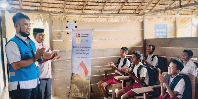 Setahun Danantara: Prabowo Tekankan Integritas, PLN Salurkan 5.000 Paket Sekolah