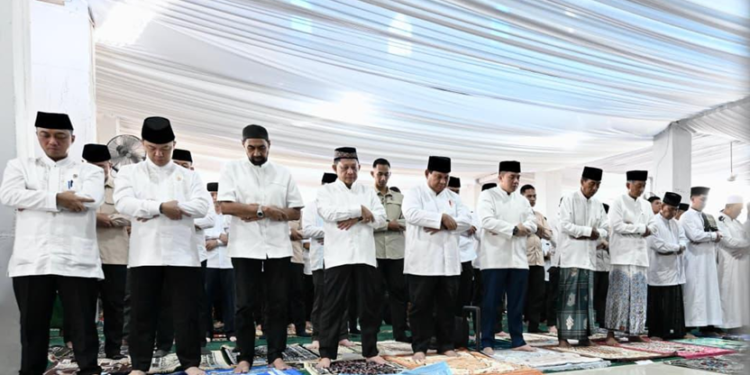 Lebaran di Huntara, Presiden Prabowo Salat Id Bersama Warga Terdampak Bencana Aceh