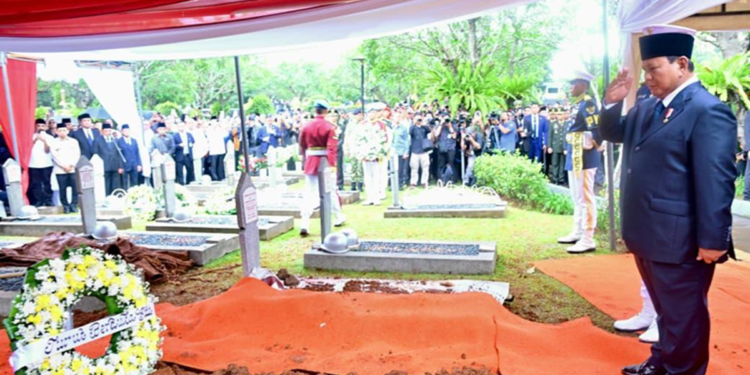 Presiden Prabowo Pimpin Pemakaman Try Sutrisno: Selamat Jalan Negarawan dan Prajurit Sejati