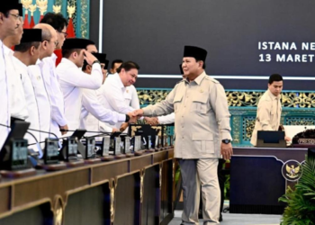 Prabowo Ingatkan Dampak Konflik Global: Waspadai Harga BBM dan Instruksi Efisiensi