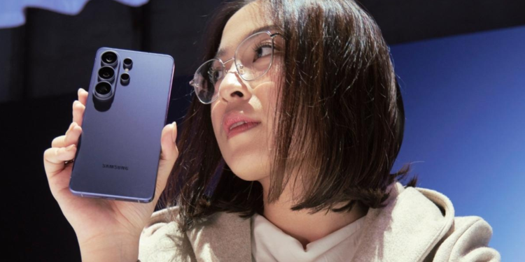 Bernadya Coba Samsung Galaxy S26 Ultra: Layar Anti-Intip dan Kamera Malam Makin Percaya Diri