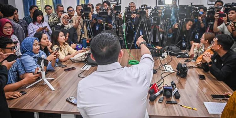 Seskab Teddy Tegaskan Anggaran Pendidikan 2026 Tetap Aman, Program Sekolah Rakyat Ditambah