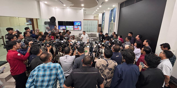 Seskab Teddy: Insentif Guru Honorer Naik Jadi Rp400 Ribu, Tunjangan Cair Langsung ke Rekening