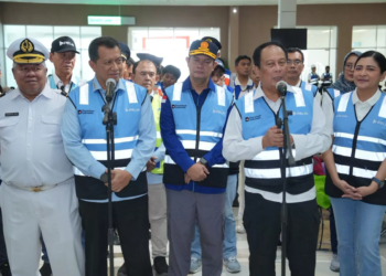 Pantau KM Labobar, Wamenhub dan WamenPANRB Puji Transformasi Digital PELNI
