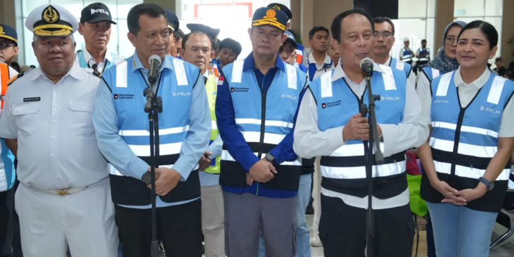 Pantau KM Labobar, Wamenhub dan WamenPANRB Puji Transformasi Digital PELNI