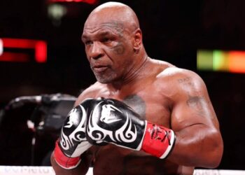 Mike Tyson vs Floyd Mayweather: Batal Duel 25 April, Kontrak Diklaim Sudah Sepakat